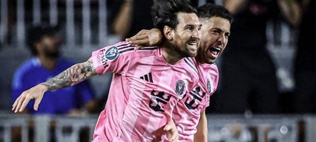 爱游戏登录app-梅西对阵马龙展开拉锯大战，最终险胜对手！